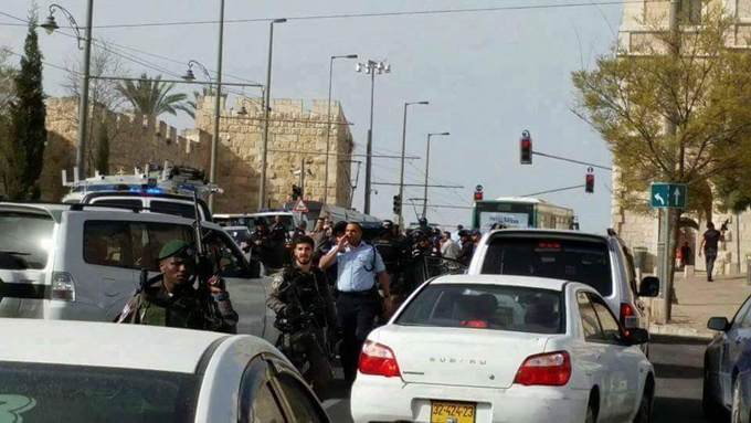 إصابة إسرائيلي في عملية قرب باب العامود وإطلاق نار على المنفذين